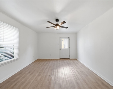 1523 1/2 Bonnie Brae Street - Photo Thumbnail 5