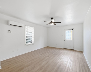1523 1/2 Bonnie Brae Street - Photo Thumbnail 7