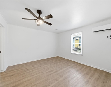 1523 1/2 Bonnie Brae Street - Photo Thumbnail 10