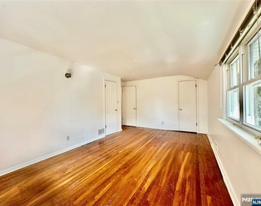 237 Bradley - Photo Thumbnail 8
