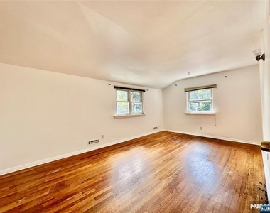 237 Bradley - Photo Thumbnail 7