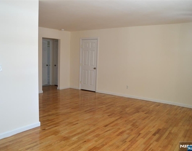 110 Midland - Photo Thumbnail 5