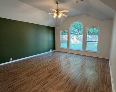 19026 Northcanyon Drive - Photo Thumbnail 9