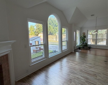 19026 Northcanyon Drive - Photo Thumbnail 4