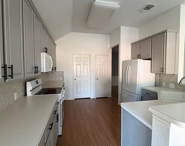 19026 Northcanyon Drive - Photo Thumbnail 6