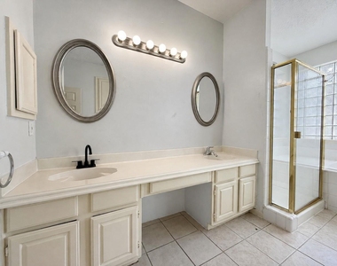 3411 Ashfield Drive - Photo Thumbnail 22