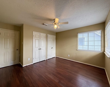 3411 Ashfield Drive - Photo Thumbnail 14