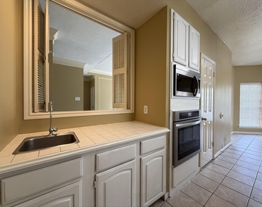 3411 Ashfield Drive - Photo Thumbnail 6