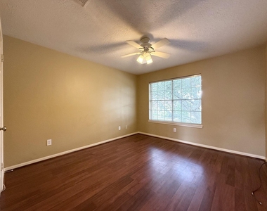 3411 Ashfield Drive - Photo Thumbnail 15