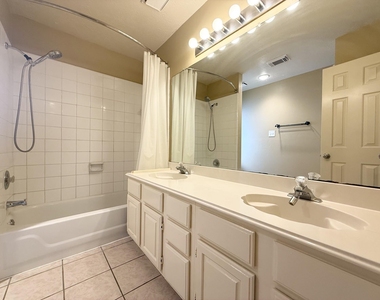 3411 Ashfield Drive - Photo Thumbnail 12