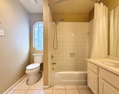3411 Ashfield Drive - Photo Thumbnail 13
