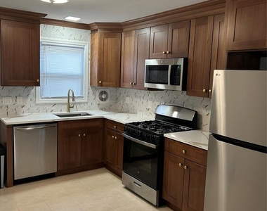 50 Crescent - Photo Thumbnail 2