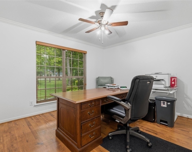 203 Mapleleaf Street - Photo Thumbnail 4