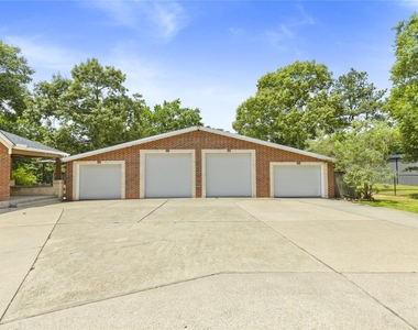 203 Mapleleaf Street - Photo Thumbnail 2
