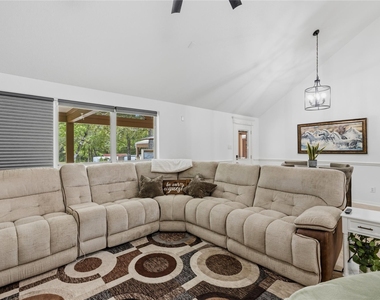 203 Mapleleaf Street - Photo Thumbnail 11