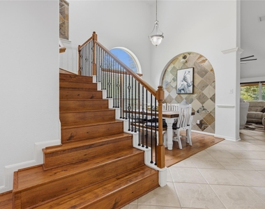 203 Mapleleaf Street - Photo Thumbnail 9
