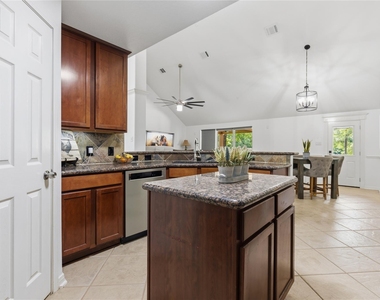 203 Mapleleaf Street - Photo Thumbnail 16