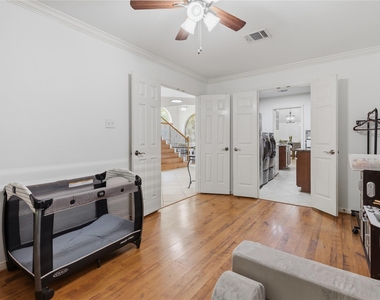 203 Mapleleaf Street - Photo Thumbnail 6