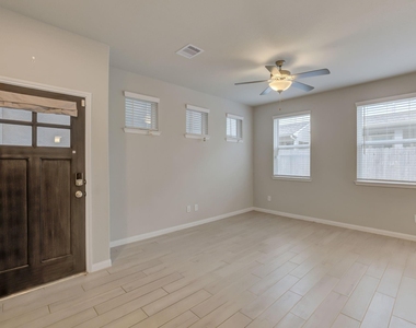 1523 Parkland Oak Drive - Photo Thumbnail 5