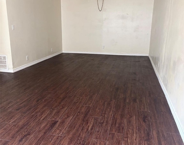 1221 Houston Streets - Photo Thumbnail 1