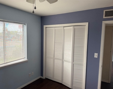1221 Houston Streets - Photo Thumbnail 8