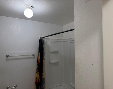 1221 Houston Streets - Photo Thumbnail 11