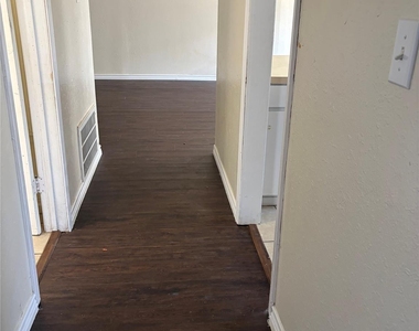 1221 Houston Streets - Photo Thumbnail 4