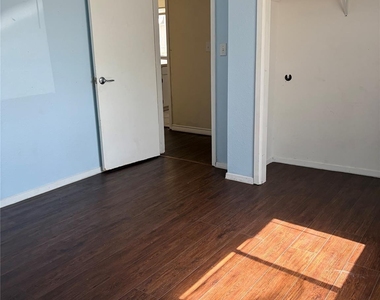 1221 Houston Streets - Photo Thumbnail 5