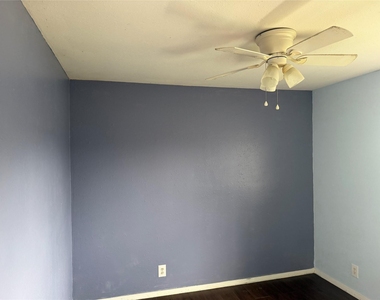 1221 Houston Streets - Photo Thumbnail 7