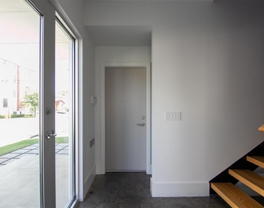5301 Chenevert Street - Photo Thumbnail 4