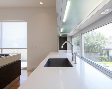 5301 Chenevert Street - Photo Thumbnail 18