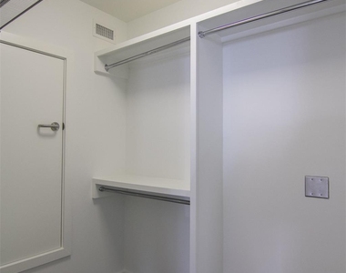 5301 Chenevert Street - Photo Thumbnail 9