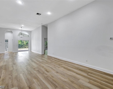 7052 Timberland Circle - Photo Thumbnail 5