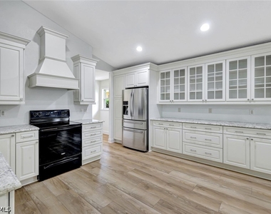 7052 Timberland Circle - Photo Thumbnail 10