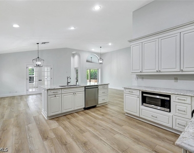 7052 Timberland Circle - Photo Thumbnail 11