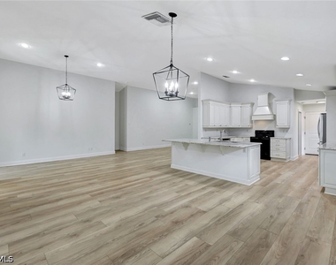 7052 Timberland Circle - Photo Thumbnail 8