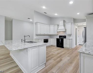 7052 Timberland Circle - Photo Thumbnail 9