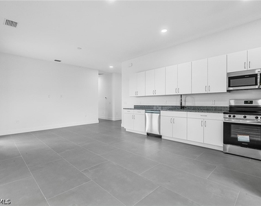316 Nw 10th Street - Photo Thumbnail 7