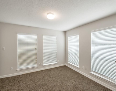 126 Detering Street - Photo Thumbnail 5