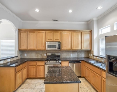 126 Detering Street - Photo Thumbnail 10