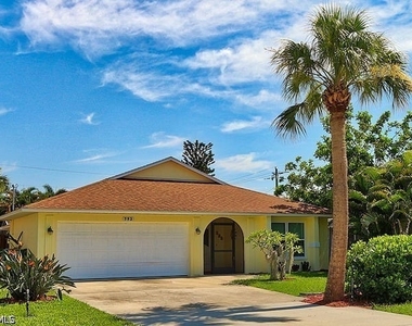 793 97th Avenue N - Photo Thumbnail 24