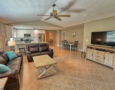 793 97th Avenue N - Photo Thumbnail 3