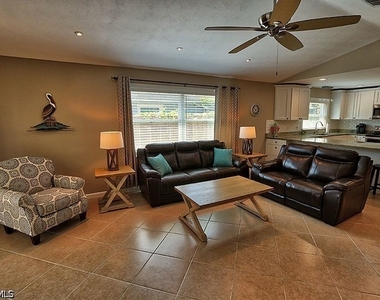 793 97th Avenue N - Photo Thumbnail 6