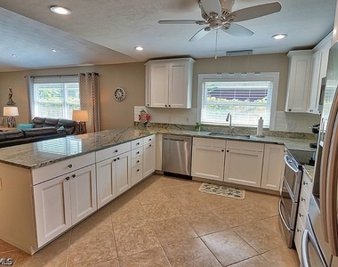 793 97th Avenue N - Photo Thumbnail 8