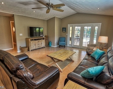793 97th Avenue N - Photo Thumbnail 4
