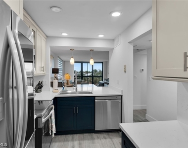591 Seaview Court - Photo Thumbnail 7