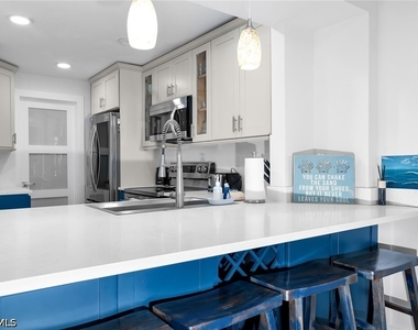 591 Seaview Court - Photo Thumbnail 11