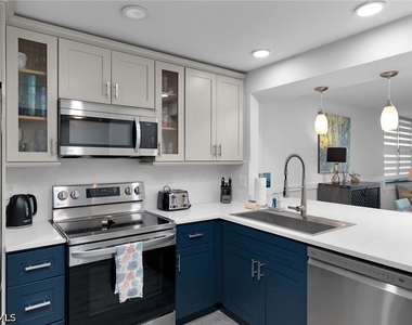 591 Seaview Court - Photo Thumbnail 4