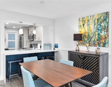 591 Seaview Court - Photo Thumbnail 9