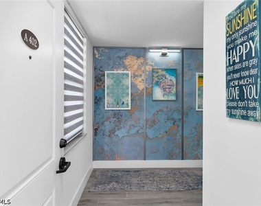 591 Seaview Court - Photo Thumbnail 2
